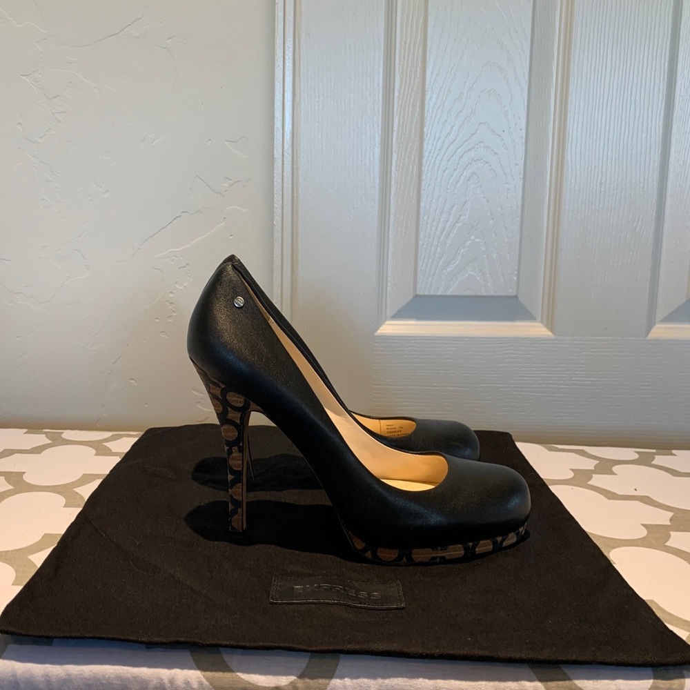 Coach Alexa leather monogram pump
